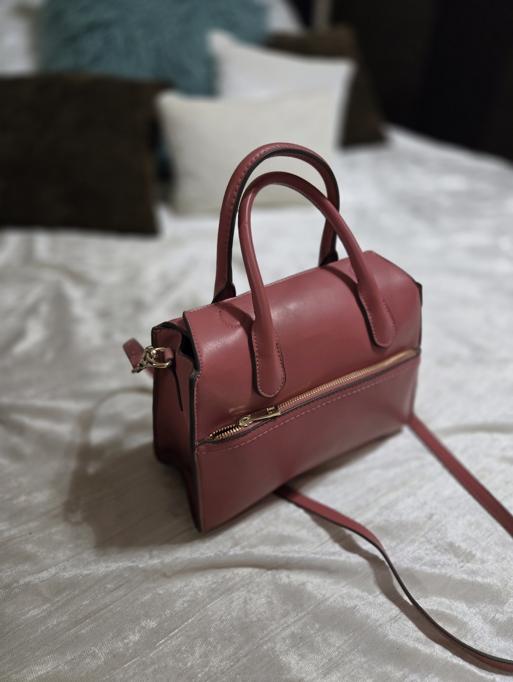 Elegant Rose-Pink  Faux Leather Top-Handle Crossbody Bag . - Picture 3 of 7